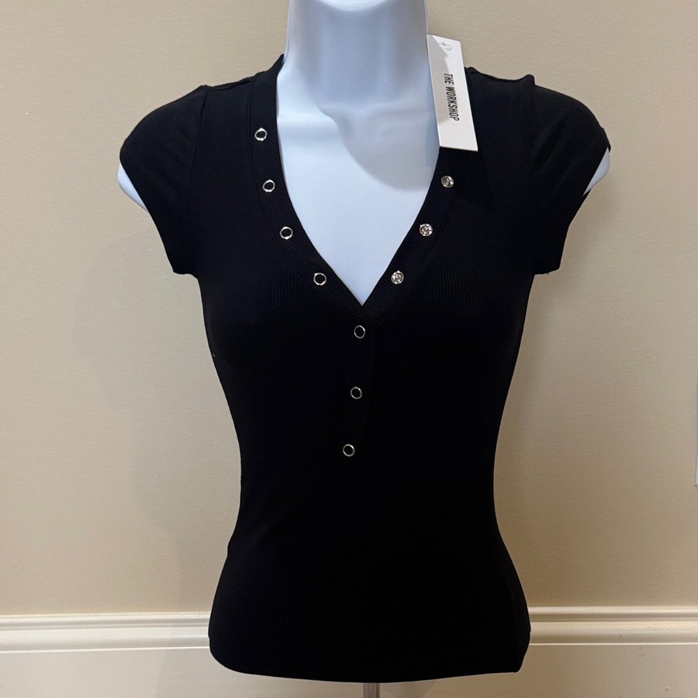 Elegant Black Short Sleeve V-Neck Top